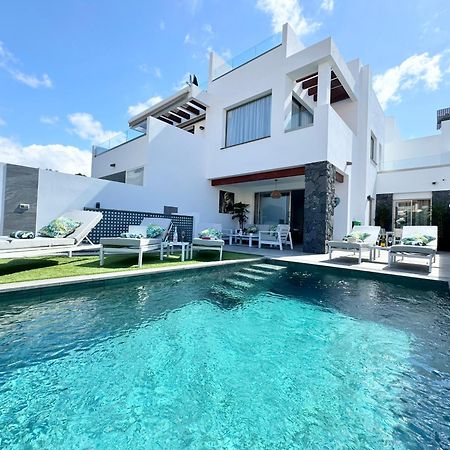 Welcome To Villa Bali A Luxurious Modern Getaway ロスクリスティアーノス エクステリア 写真