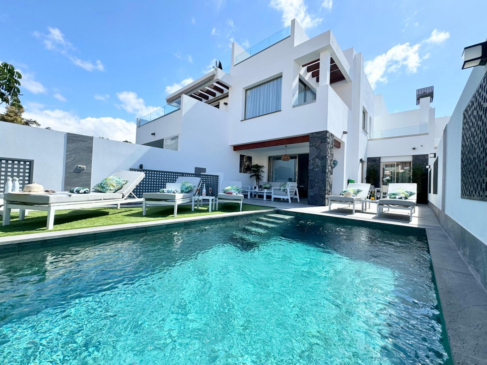 Welcome To Villa Bali A Luxurious Modern Getaway ロスクリスティアーノス エクステリア 写真