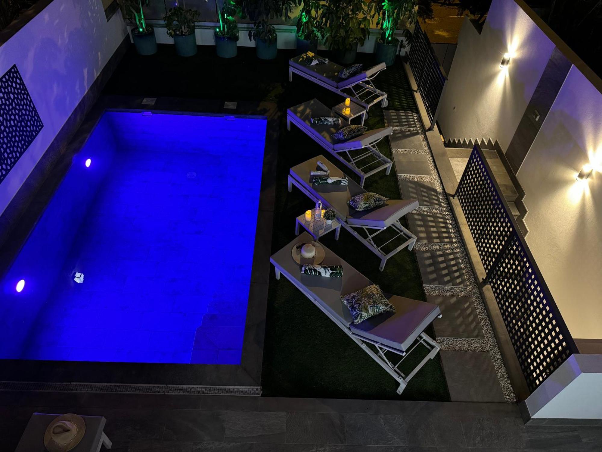 Welcome To Villa Bali A Luxurious Modern Getaway ロスクリスティアーノス エクステリア 写真