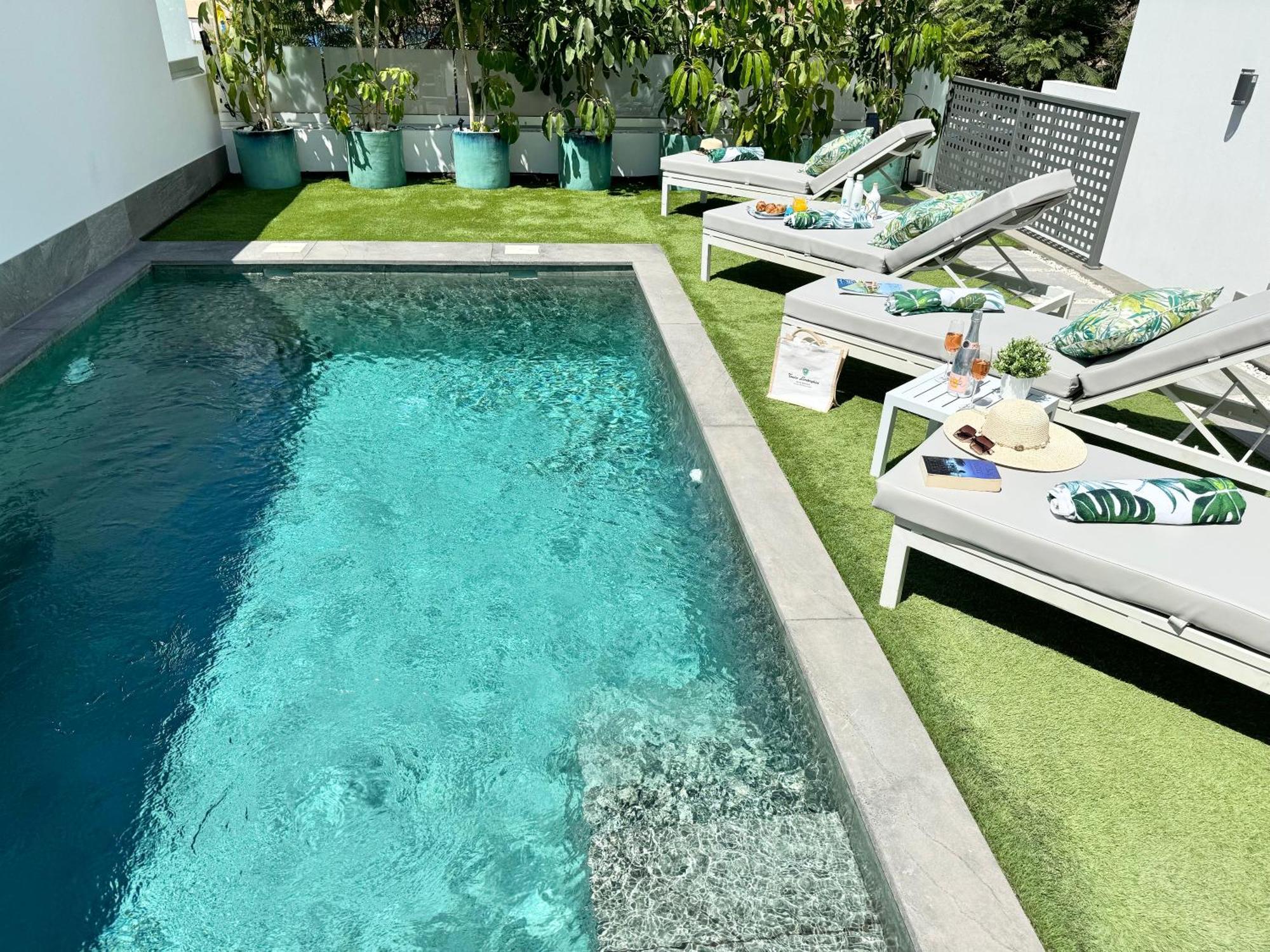 Welcome To Villa Bali A Luxurious Modern Getaway ロスクリスティアーノス エクステリア 写真