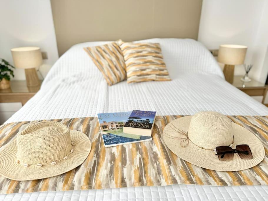 Welcome To Villa Bali A Luxurious Modern Getaway ロスクリスティアーノス エクステリア 写真